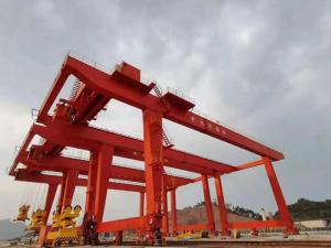 為中鐵電氣化集團(tuán)制作的40.5t集裝箱門(mén)式起重機(jī)